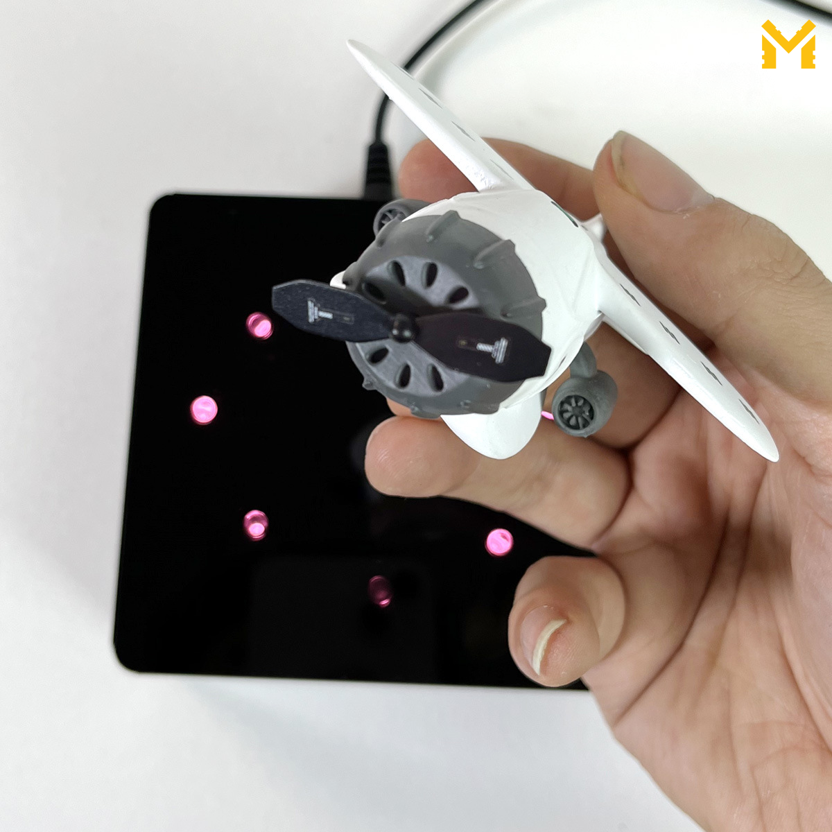 Creative Magnetic Floating Mini Aircraft - A1 Helicopter Tabletop Accessory
